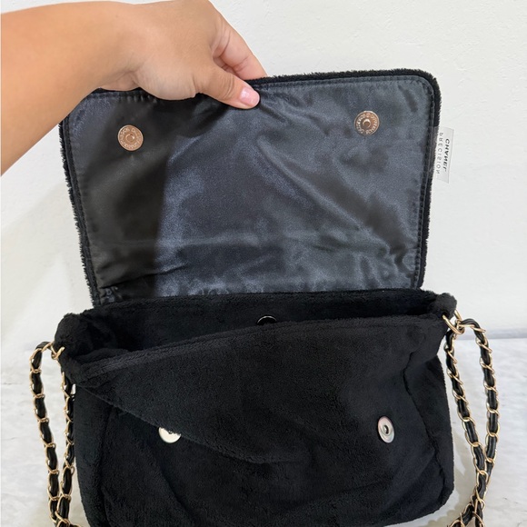 Chic Black Designer Shoulder Bag - Picture 3 of 5